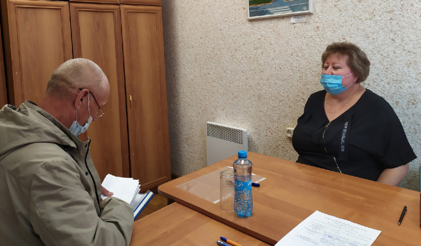 Приём ведёт Ирина Николаева, министр ЖКХ и ТЭК области